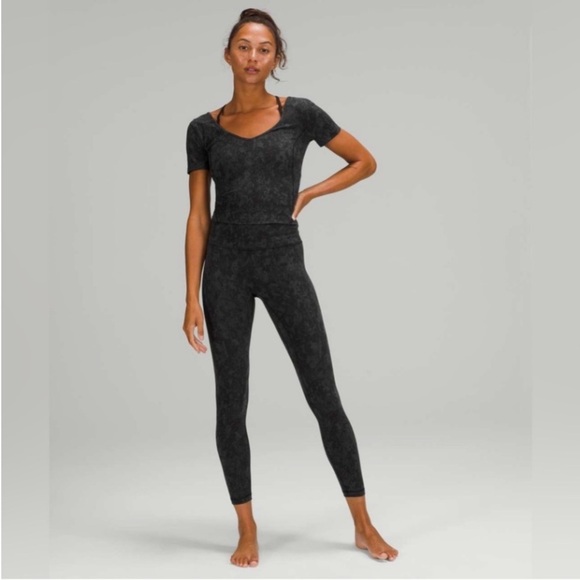 Lululemon Align Short Sleeve Tee Nulu in Hideaway Camo Coal Gray Size 6 - Picture 3 of 5